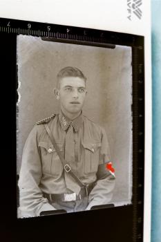 altes Glasnegativ - junger SA-Mann - Abteilung 4/94